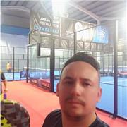 Tienes ganas de aprender o perfeccionar tu nivel de pádel? Vives en una urbanización con pista de padel?Actualmente estoy dando clases de pádel a niños y adultos en urbanizaciones disponibilidad total